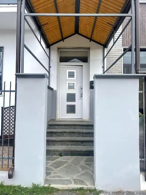 Roberta House Rozzano -1 Apartment 0*,