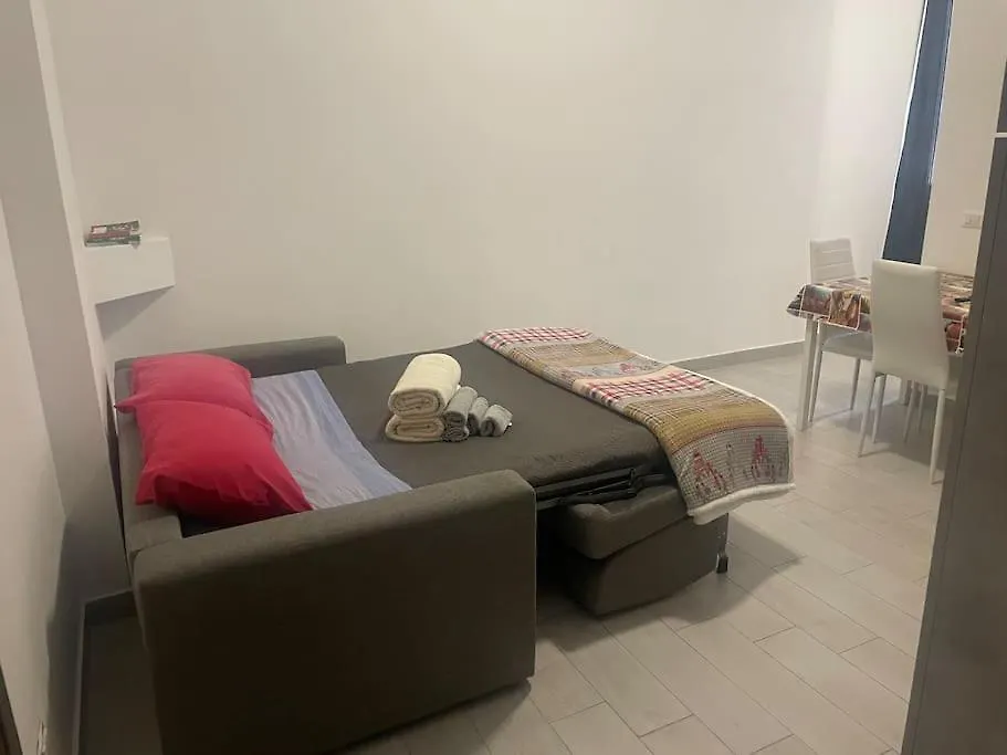 Roberta House Rozzano -1 Apartment 0*,